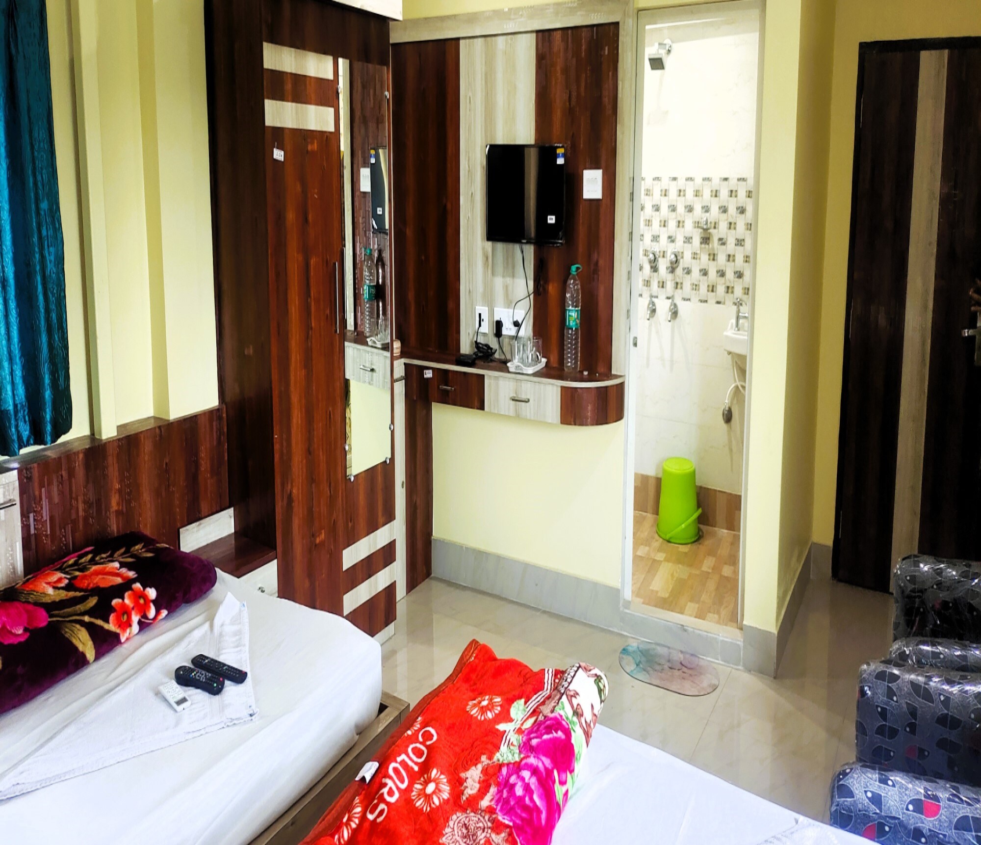 Tirupati Guest House - Tap to explore photos