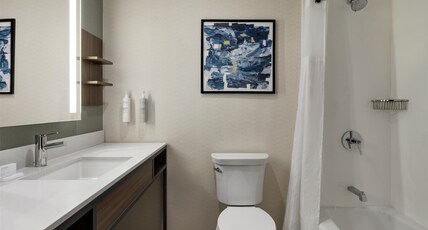 Hilton Garden Inn Riverhead Room Type - 2 QN HEARING ACCESSIBLE
