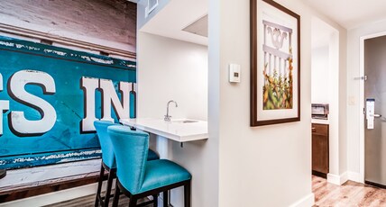 Hotel Indigo Atlanta Vinings Room Type - 1 King Bed Suite