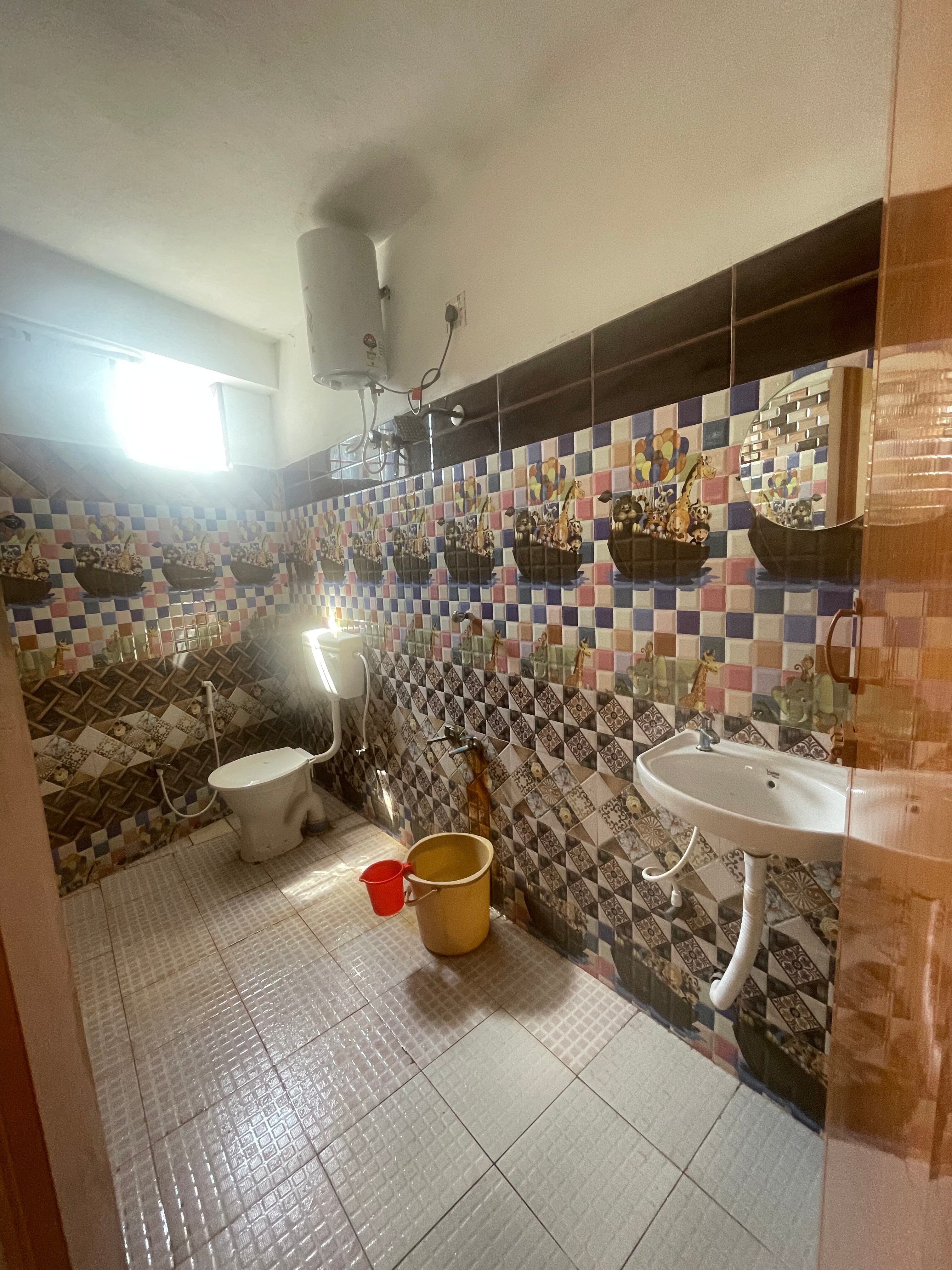 YJS Guest House - Tap to explore photos