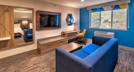 Holiday Inn Express WINNEMUCCA Room Type - 2 Queen Beds Standard Sofa Bed