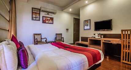 Indiyaah Inn DLF Phase 2 | CyberCity Room Type - Superior Suite with Balcony