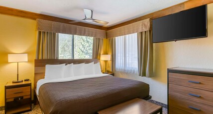 BEST WESTERN RIVERS EDGE Room Type - 1 Queen Bed, Non-Smoking, Kitchen, Full Bunk Beds, Wireless High-Speed Internet, Continental Breakfa