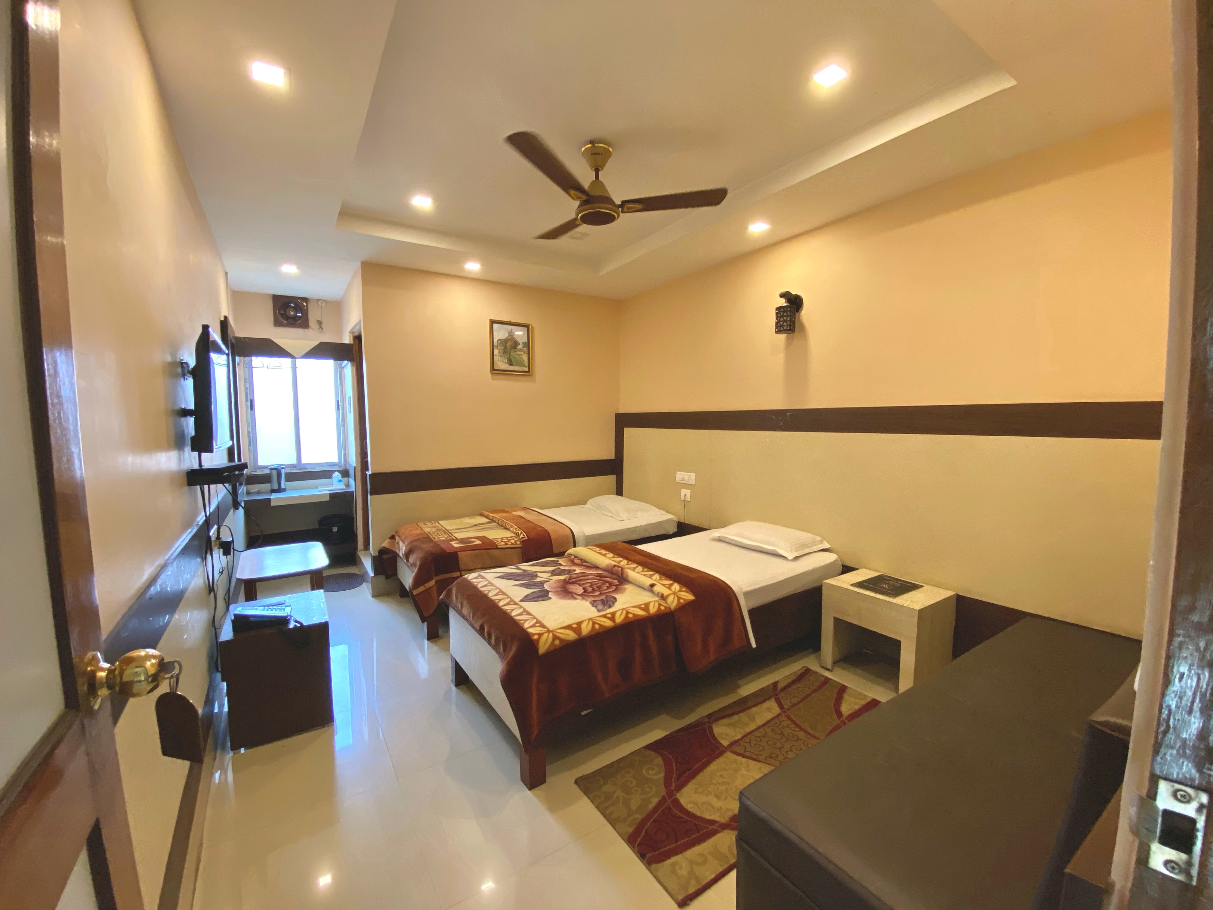 Hotel Maurya - Tap to explore photos