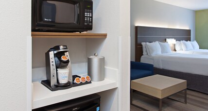 Holiday Inn Express Hotel & Suites Corona Room Type - 1 King Standard Extra Floor Space Sofa Bed