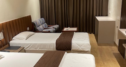 Hotel Sanket Room Type - Oriental Twin Bed Room AC Hotel Sanket Room Type - Oriental Twin Bed Room AC