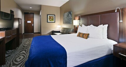 Best Western Plus Williston Hotel & Suites Room Type - 1 Queen Bed, Non-Smoking, Sofabed For One Person, Microwave And Refrigerator, Full Breakfast