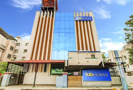 FabHotel Emara Grand