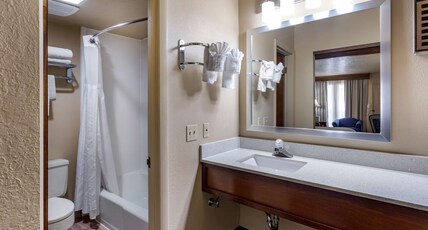 Best Western Dunmar Inn Room Type - 1 Queen Bed, Non-Smoking, High Speed Internet Access, Microwave, Refrigerator, Full Breakfast