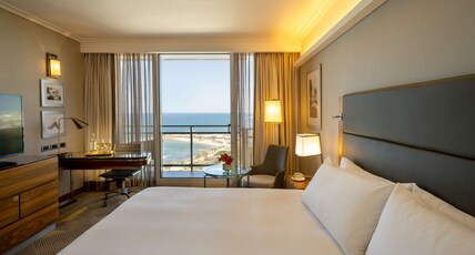 Hilton Tel Aviv Hotel Room Type - KING DELUXE SEA VIEW ROOM
