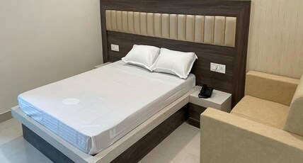 Hotel GR International Room Type - Deluxe Queen Room AC