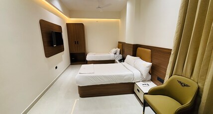 Aakarsh Inn Room Type - Superior Twin Room
