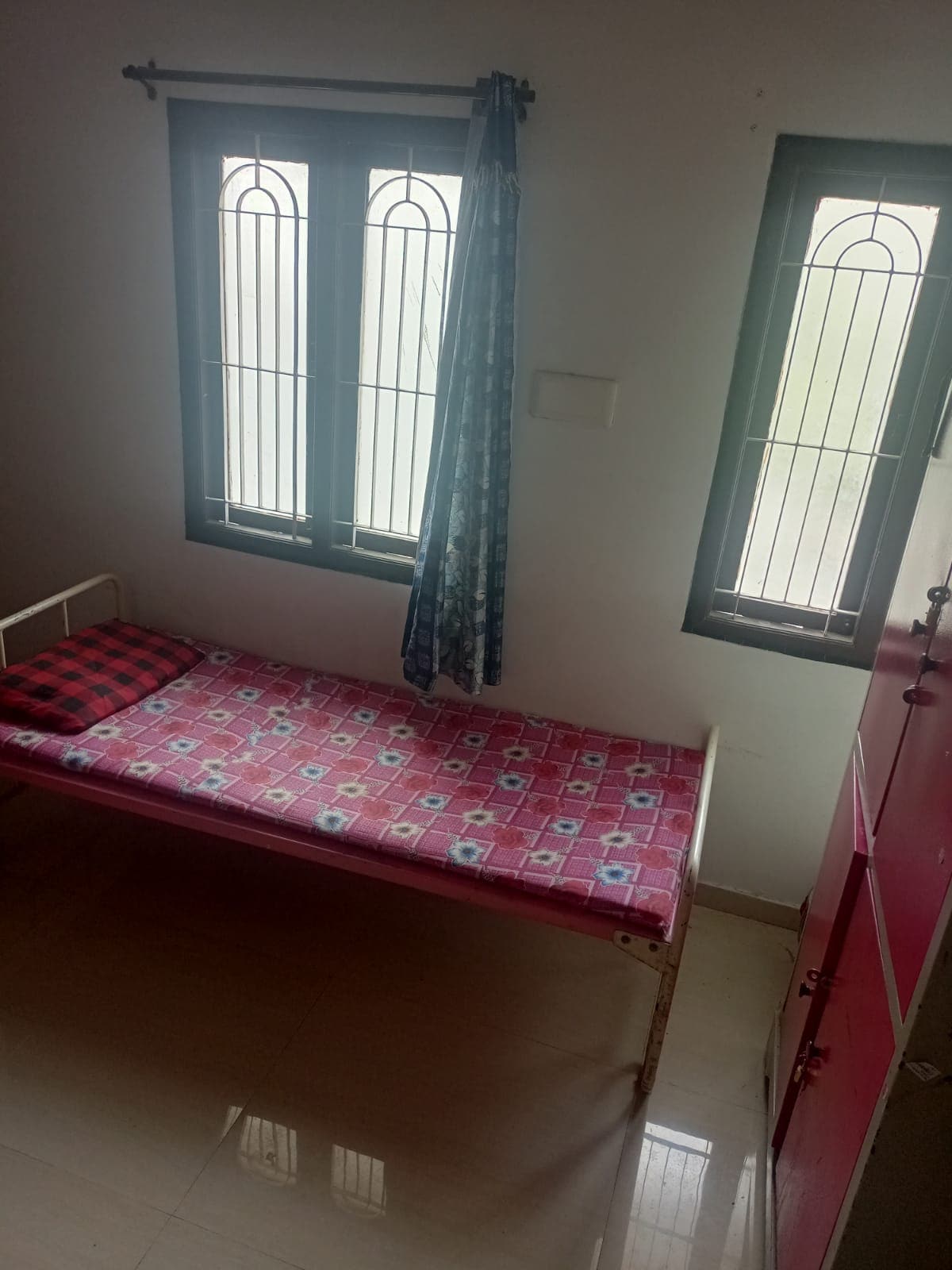 The rainbow ladies hostel for monthly and daily rent - Tap to explore photos