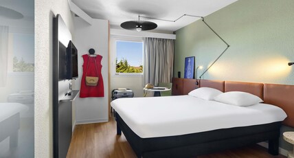 ibis Auch Room Type - Superior room with double bed