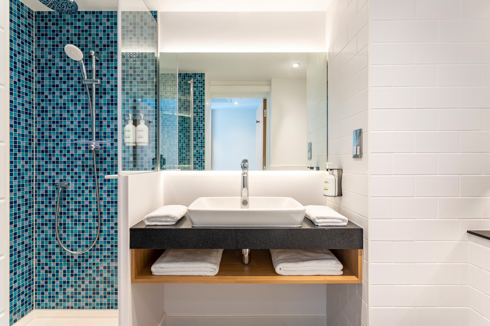 Holiday Inn DUBLIN AIRPORT - Tap to explore photos