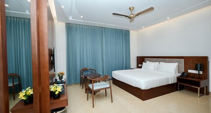 LE ROYALE PALACE Room Type - Superior King Room