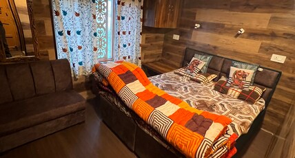 Global Hotel & Restuarant Room Type - Deluxe Room with Mountain View