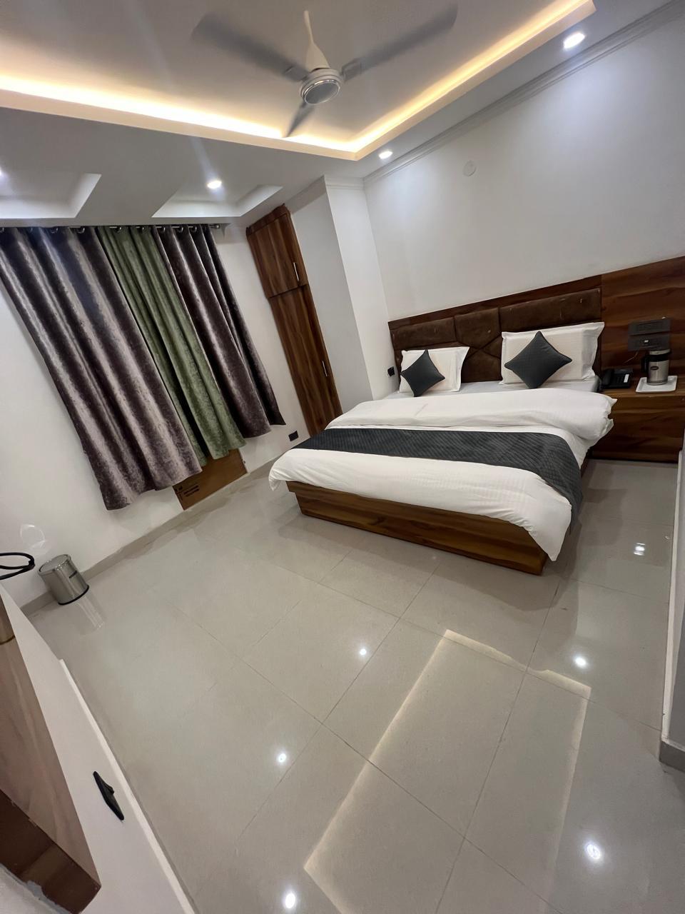 Hotel Evergreen Axis - Tap to explore photos