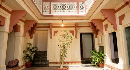 Vintage Home Near Ghats & Temple Room Type - Vintage Home Near Ghats & Temple