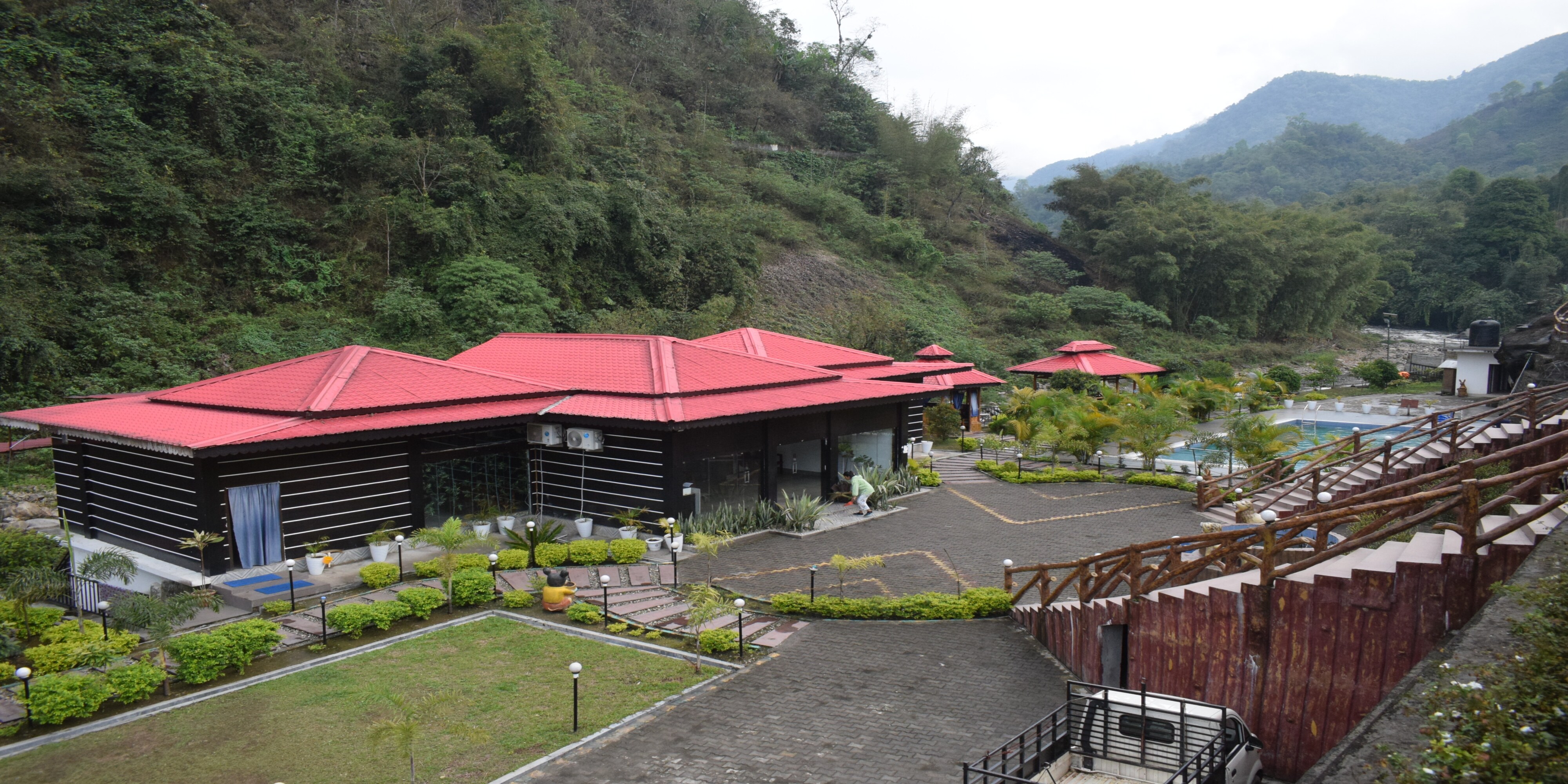 Sangri Resort - Tap to explore photos