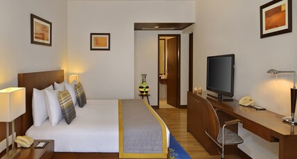 Radisson Jass Khajuraho Room Type - Deluxe Suite with Bathtub