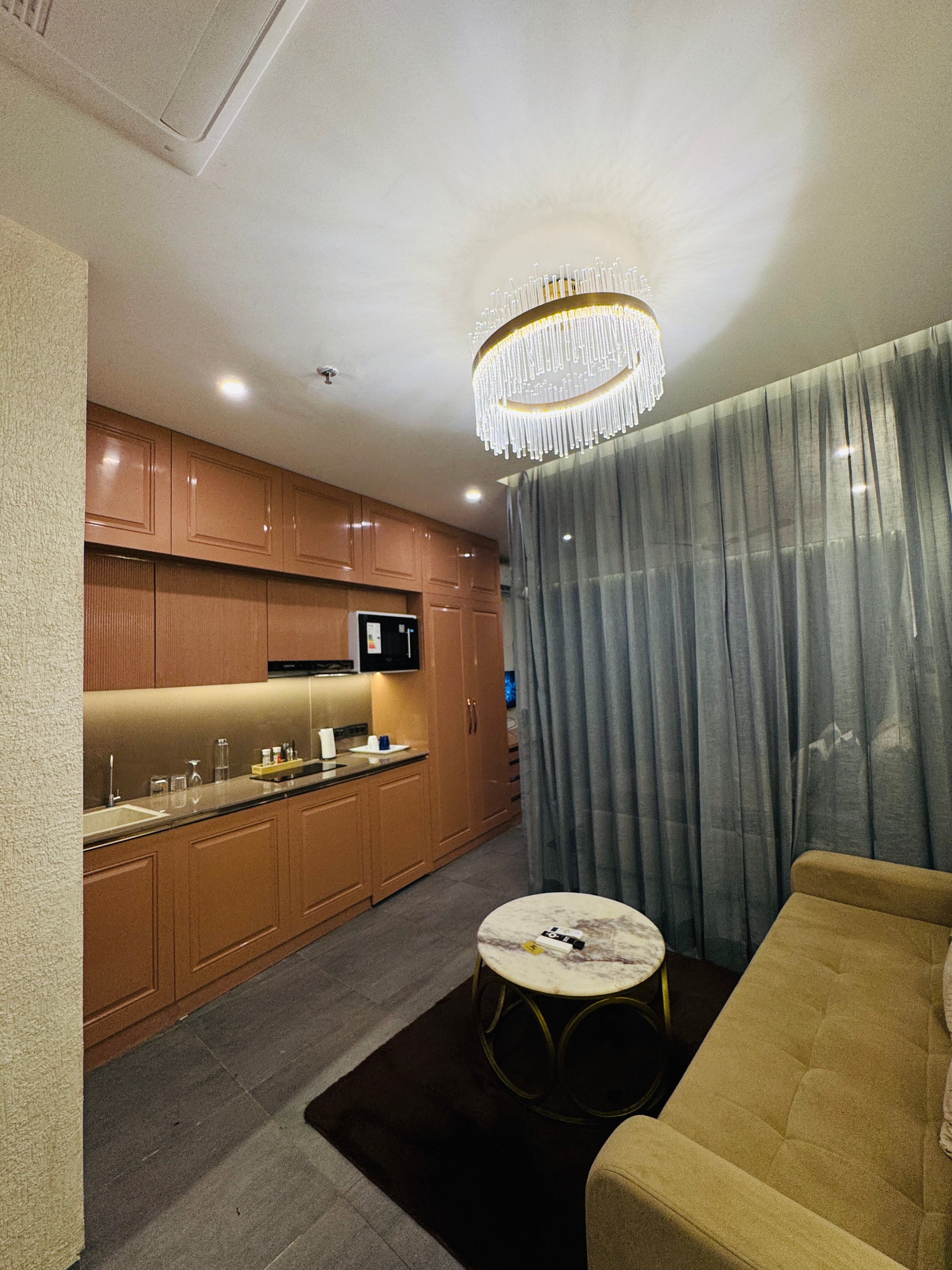 Chic Studio Apartment with Premium Amenities - Tap to explore photos