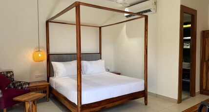 Aayovea Hotels & Resorts, Ayodhya Room Type - Deluxe Room with Balcony and Garden View