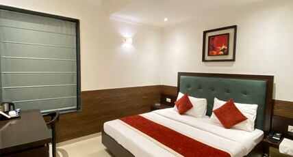 Status Business Hotel The Mall Room Type - Super Deluxe Room