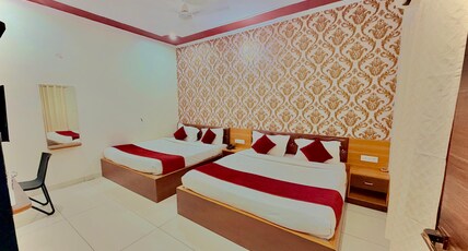 Hotel Santosh Palace (Free Gated Parking & 10 Minutes walk from Temple) Room Type - Family Room ( 2 King Bed | 4 Pax )