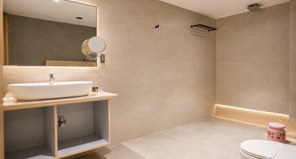 Hotel Reliable Grand Room Type - Super Deluxe Room