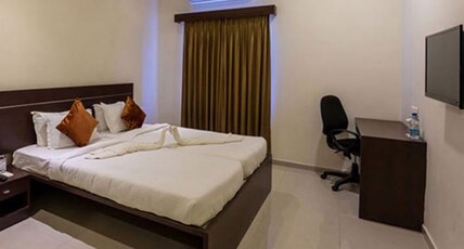 Hotel Somisetty Landmark Room Type - Deluxe Room