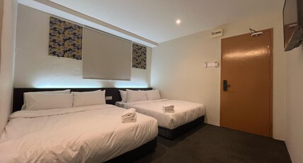 Swing and Pillows - Malacca Mahkota Parade Room Type - Deluxe Family Room