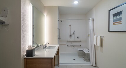 Staybridge Suites FLOWOOD  Room Type - 1 Queen Studio Ste Comm Access Roll Shwr
