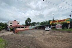 Hotel Dawat Resto & Lodge
