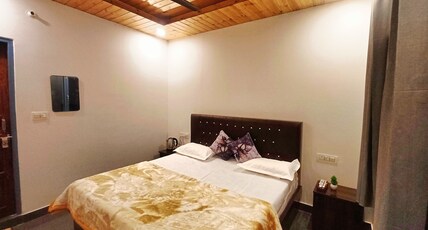 Root Heritage 600 Mtrs From Ukhimath Helipad Room Type - Deluxe Bedroom With Mountain and Temple View