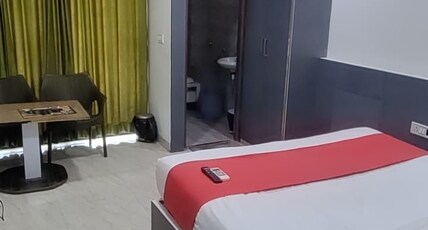 Hotel VRC Room Type - Deluxe Room with King Bed