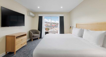 Best Western Hobart Room Type - Apartment - 1 King 2 Singles, Non-Smoking, Two Bedrooms, Full Kitchen, Balcony, Air-Conditioned