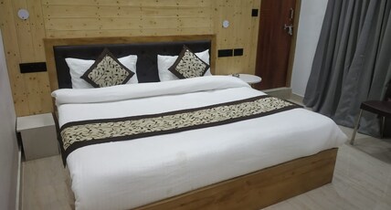 The Royal Arch Hotel Restaurant Room Type - Room 403