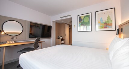 Holiday Inn EDINBURGH Room Type - 1 Double Standard Non Smoking