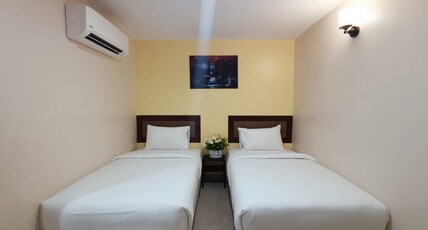 Capital O 90897 Island City Hotel Room Type - Deluxe Twin