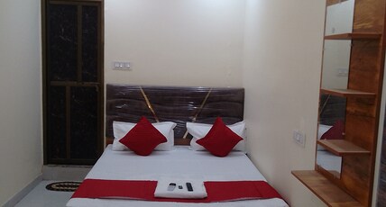 OM BED & Breakfast Guest House in varanasi Room Type - Superb Deluxe Rooms = 102( TV+ AC+ Attached washroom) OM BED & Breakfast Guest House in varanasi Room Type - Superb Deluxe Rooms = 102( TV+ AC+ Attached washroom)
