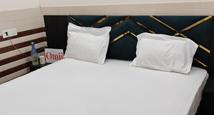 Omji Ashram - Dadiya Mandir Room Type - Deluxe Double Room
