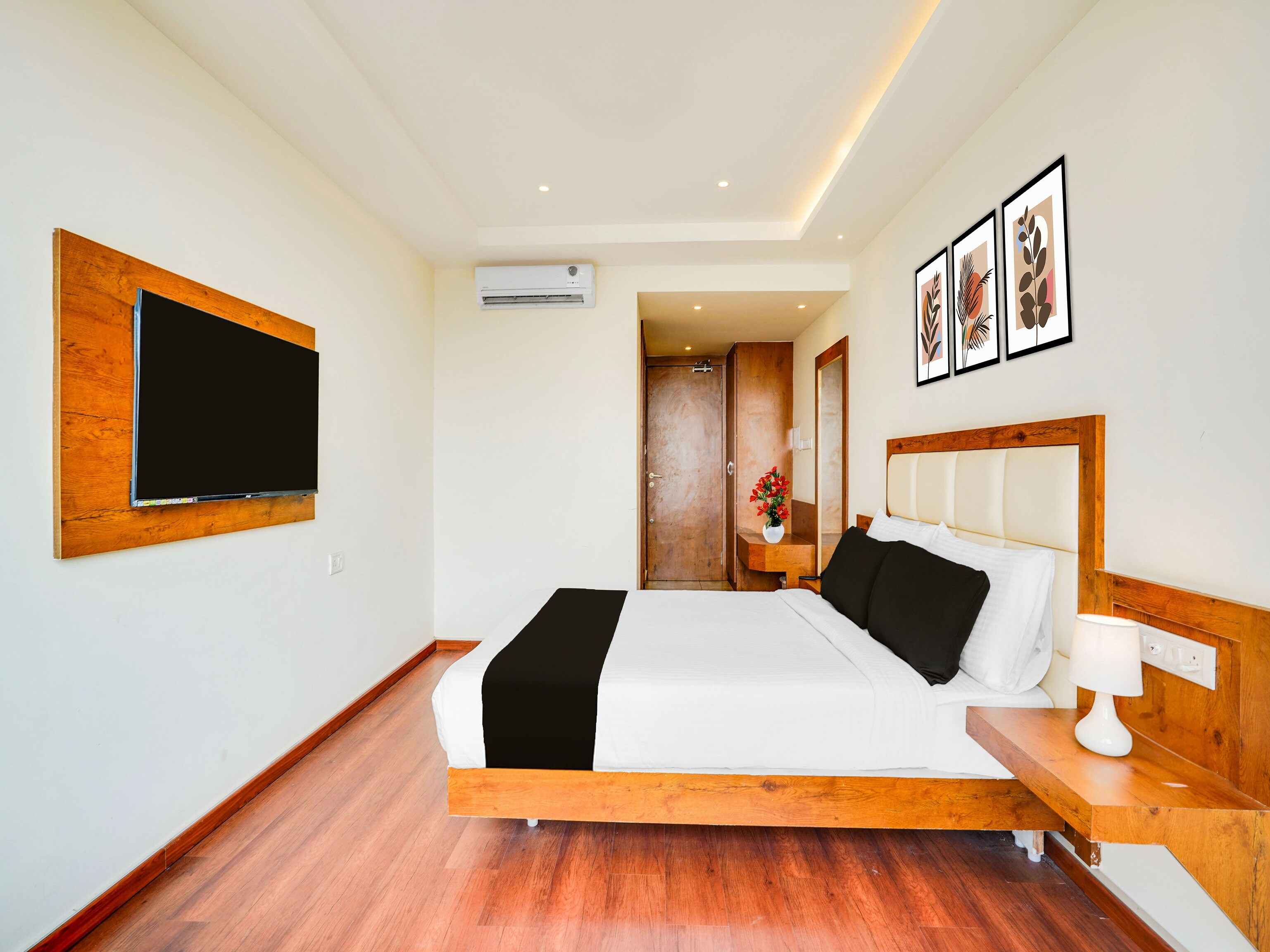 Super Townhouse Ramamurthy Nagar West Formerly Phoenix Hotel - Tap to explore photos