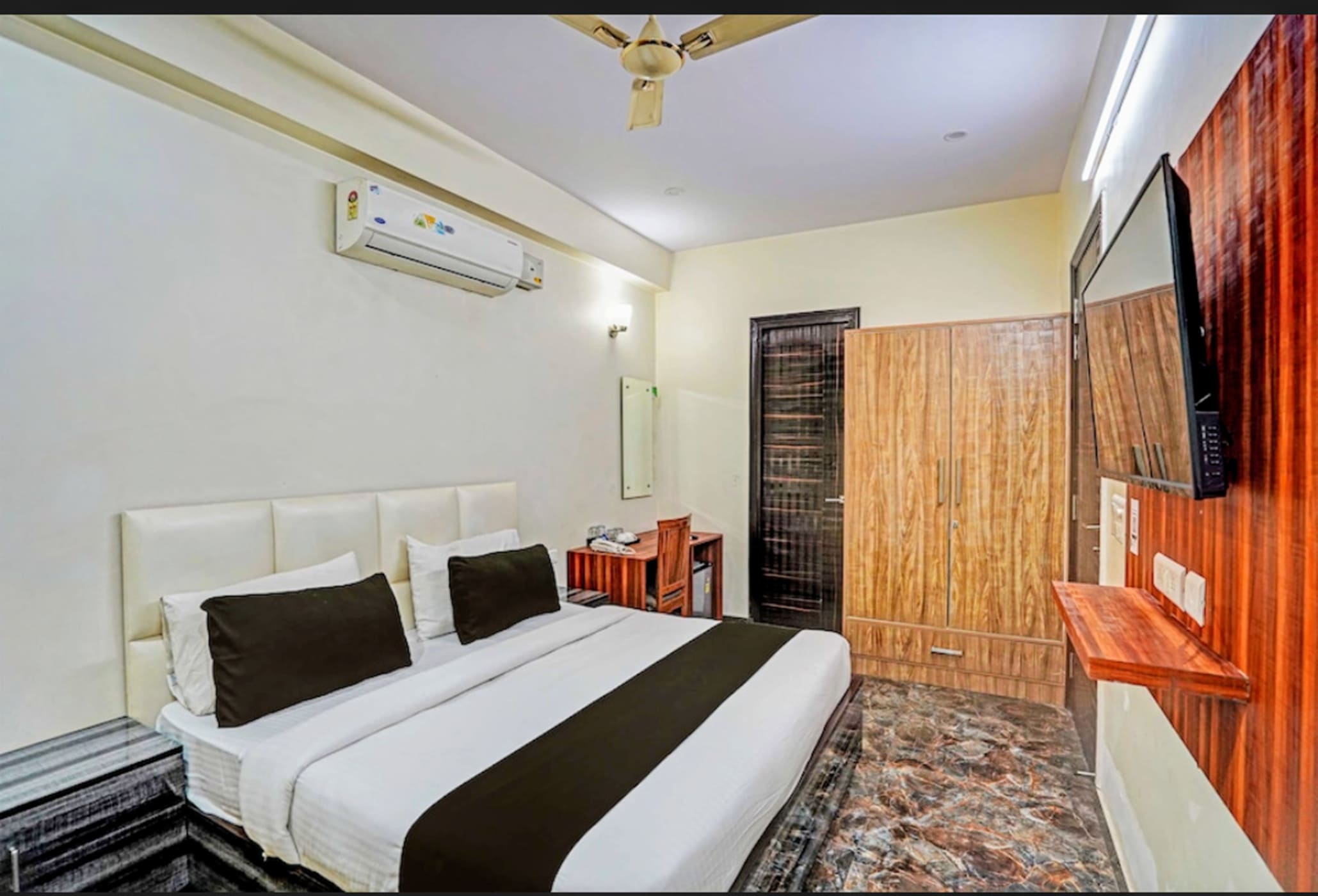 Homefort Stays, Millennium City Centre Gurugram - Tap to explore photos