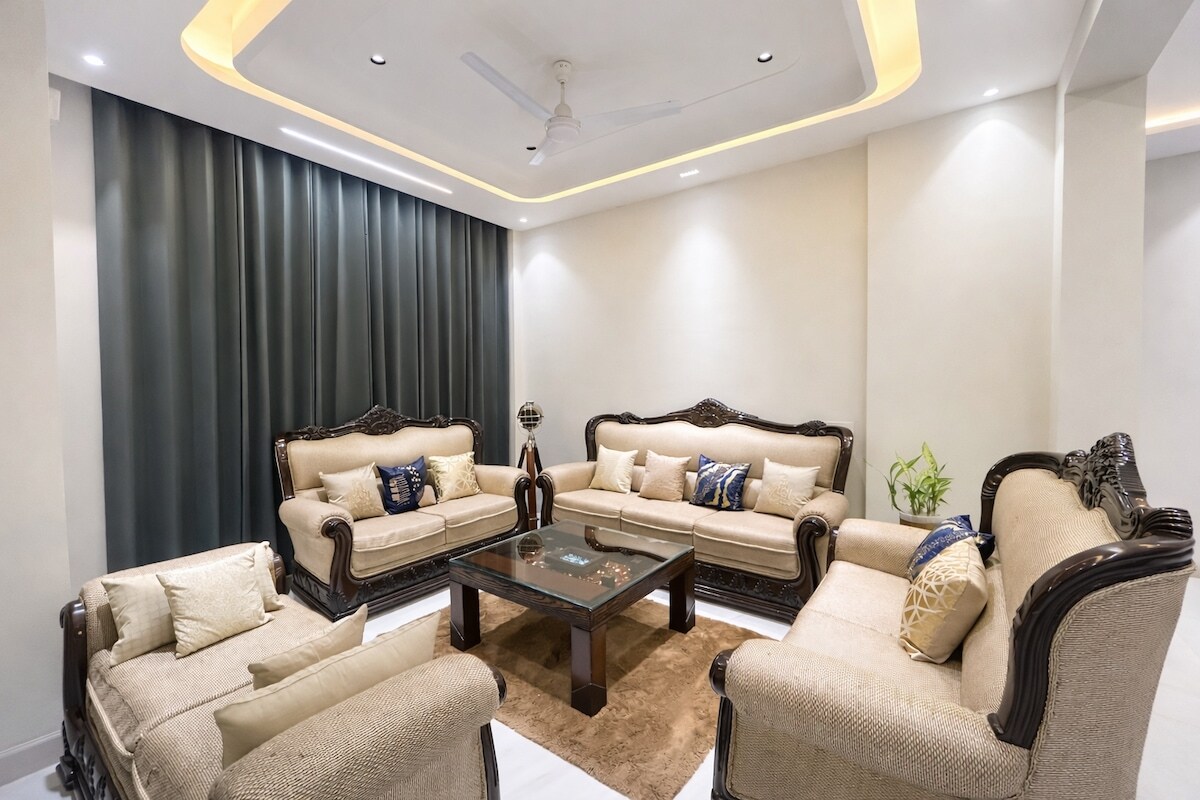 Evora House 3BHK Airport Rd Family Groups - Tap to explore photos