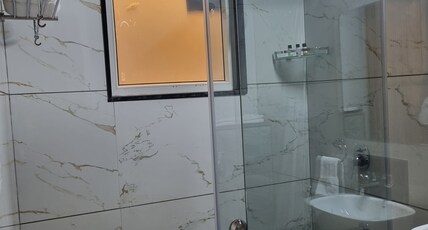 Platinum Arc Room Type - Deluxe Room