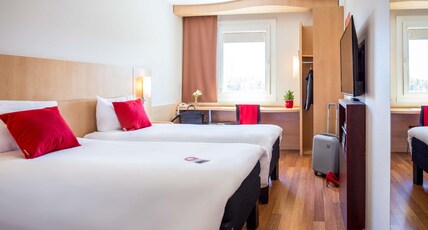 ibis Plzen Room Type - Room with 2 single beds equipped with the new bedding