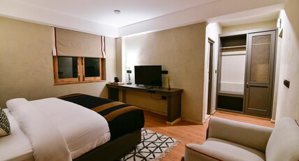 THE PAL HOTEL Room Type - Deluxe Queen