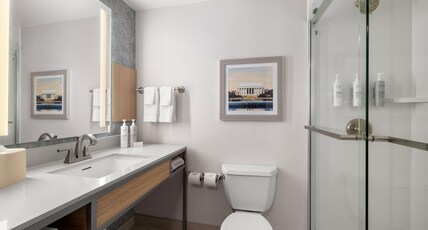 Hilton Garden Inn Arlington-Shirlington Room Type - 1 KING BED