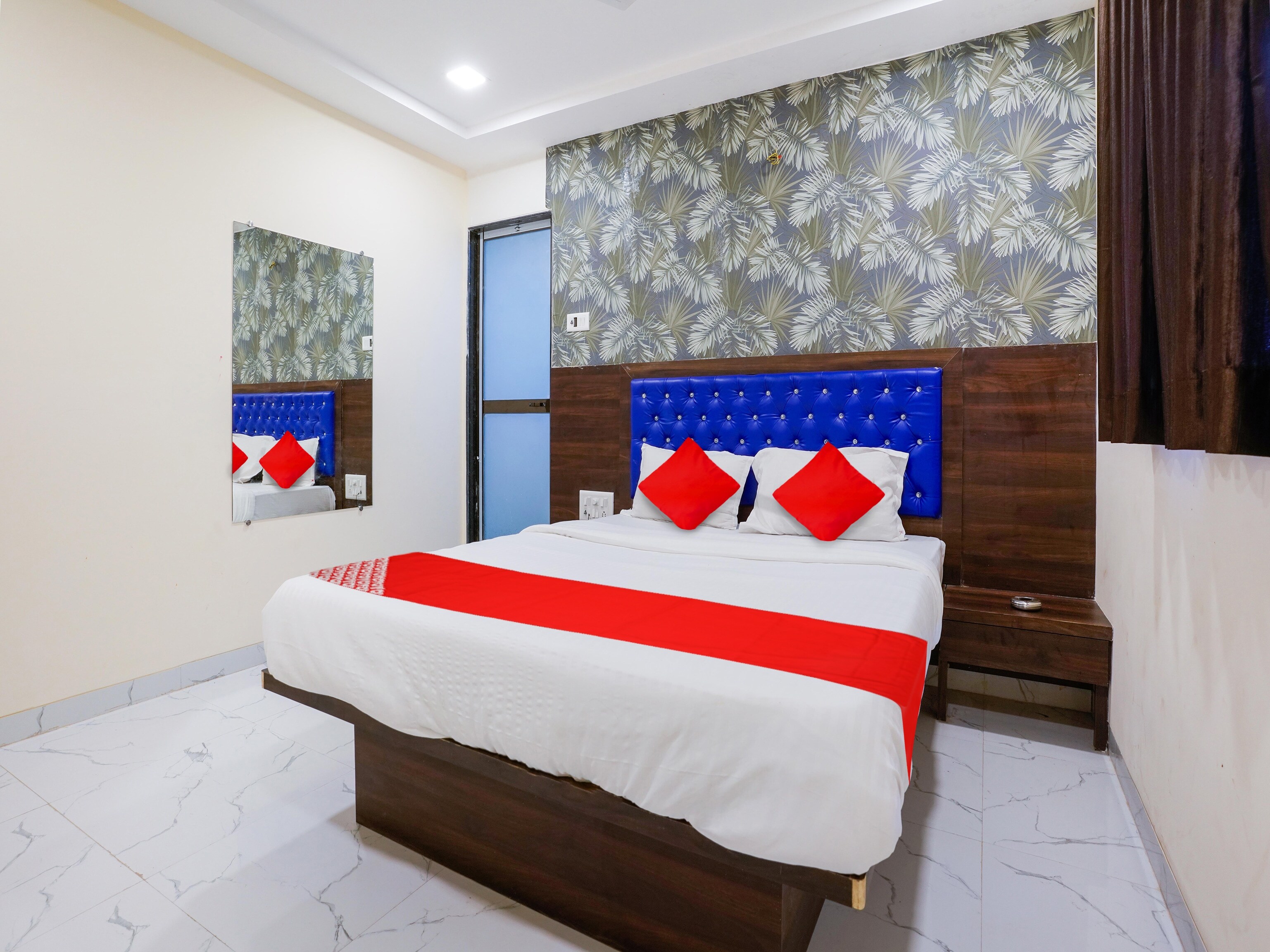 Hotel O King Residency Near Bharat Talkies - Tap to explore photos